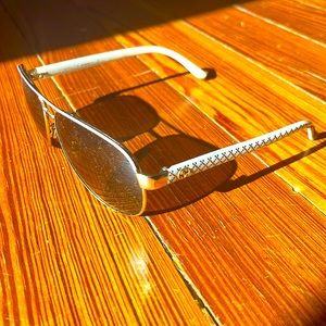 Gucci Woman’s Aviator Frame Sunglasses (White Print)